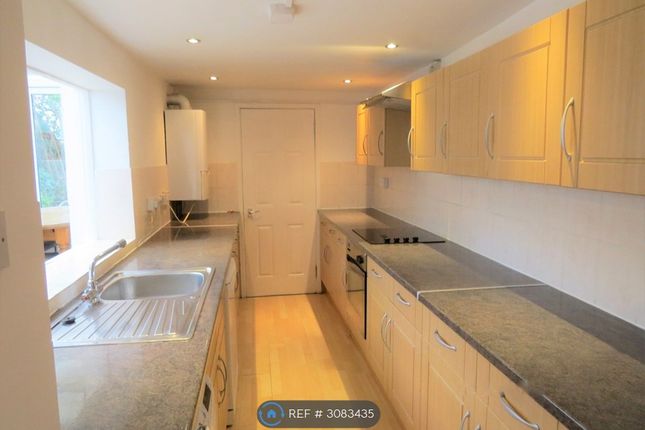 6-bed terraced on Brighton, £4,030/mo
