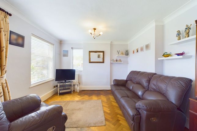 Flat for sale in Halsbury Close, Stanmore