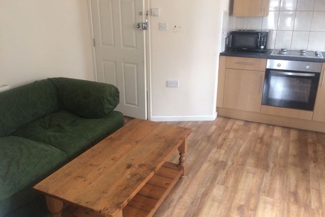 Flat 2 736A, High Road, Goodmayes photo 2