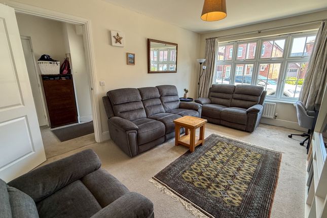 8 Skylark Close, Kingsteignton photo 3
