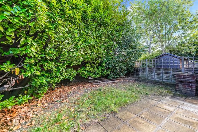 132, Hogarth Crescent, London photo 2