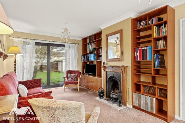61, Wedhey, Harlow photo 3