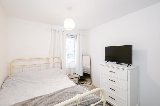 Flat for sale in The Ridgeway, London