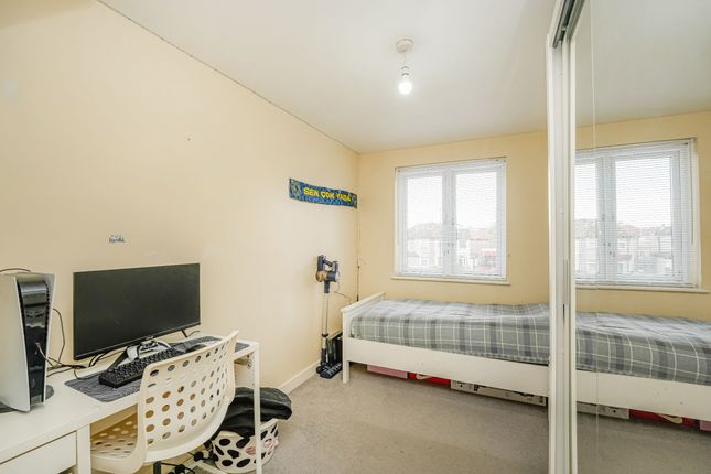 Flat 11, Amethyst Court Enstone Road, Enfield photo 3