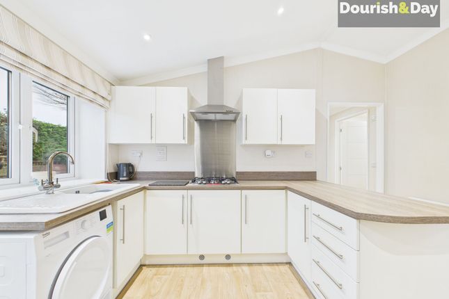 8 Lodgefield Park, Stafford photo 3