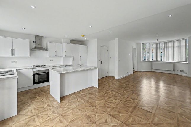 82 Heys Road, Manchester photo 3