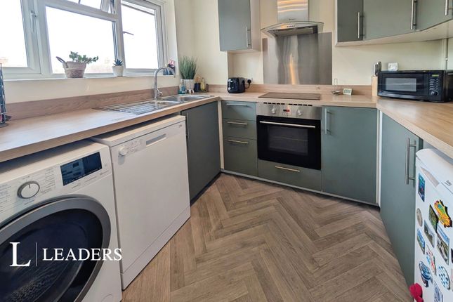 33, Meadway Court, Worthing photo 3