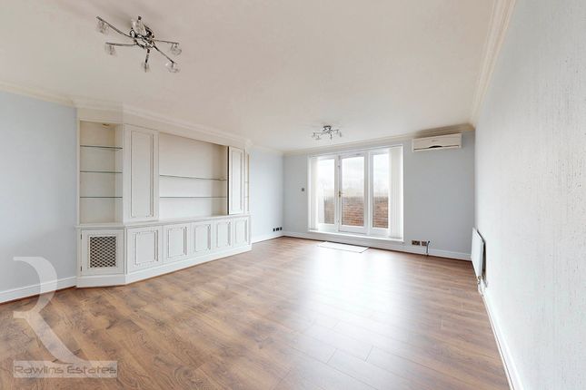 Flat to rent in Holders Hill Road, London