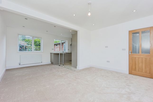 5, Spalding Drive, Greater Manchester photo 2