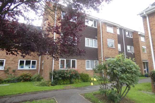 Thumbnail Flat to rent in Brook Crescent, Cippenham, Slough