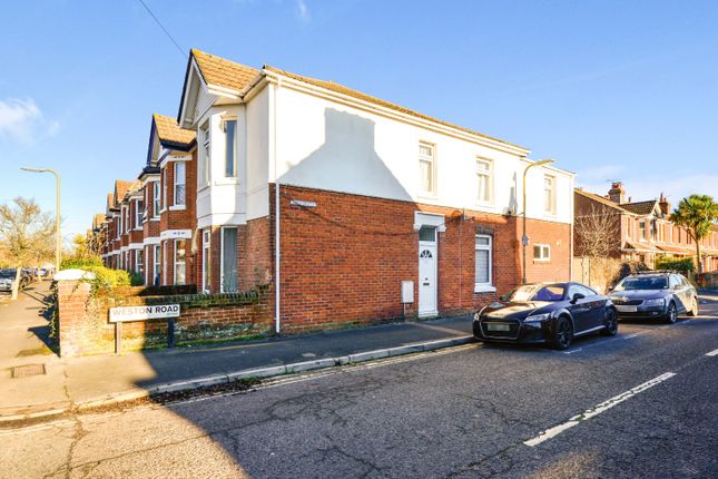 Thumbnail Flat to rent in Archers Road, Eastleigh, Hampshire