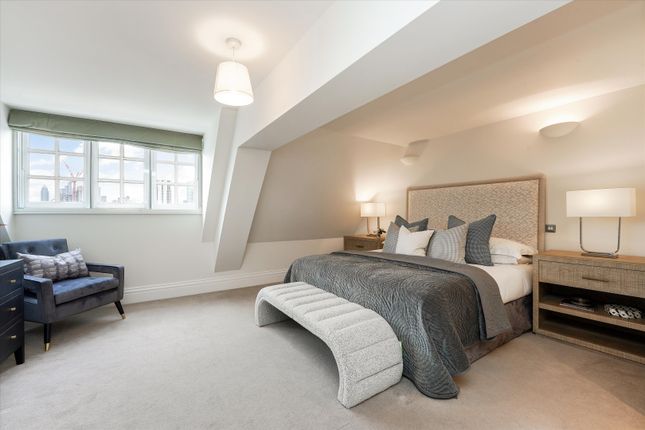 Flat for sale in Searle House, Kingsway Square, 98 Battersea Park Road, London