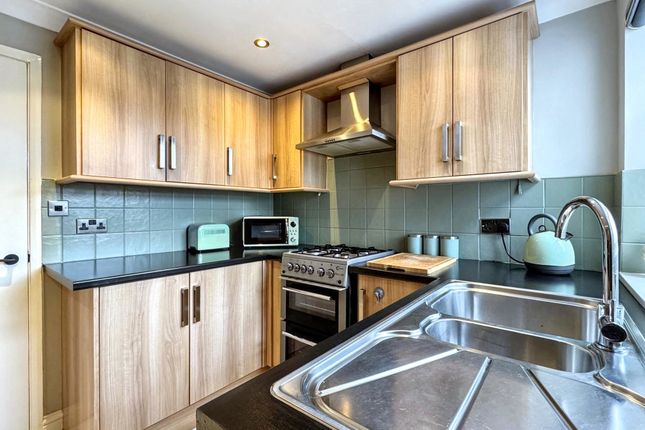 28, Lawnsway, Jarrow photo 3
