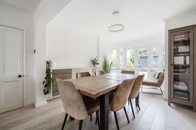 Kitchen/ Dining Room