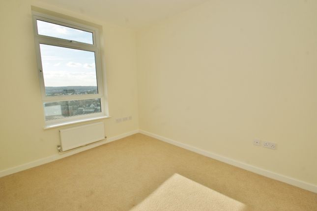 Flat to rent in The Panorama, Ashford