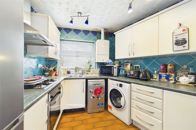 14, Northcott, Bracknell photo 2