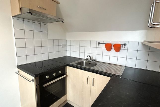 Flat 6, 21 Maud Avenue, Leeds photo 2