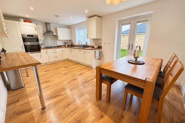 11, Annatto Close, Brockworth photo 2