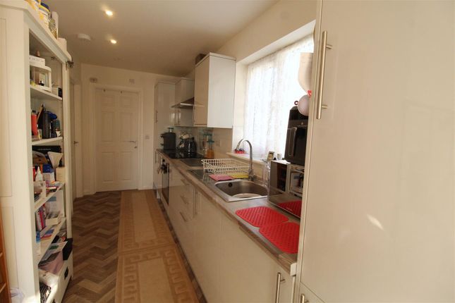 39, Seaview Park, Sheerness photo 4