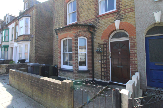 Thumbnail Flat to rent in High Street, Herne Bay
