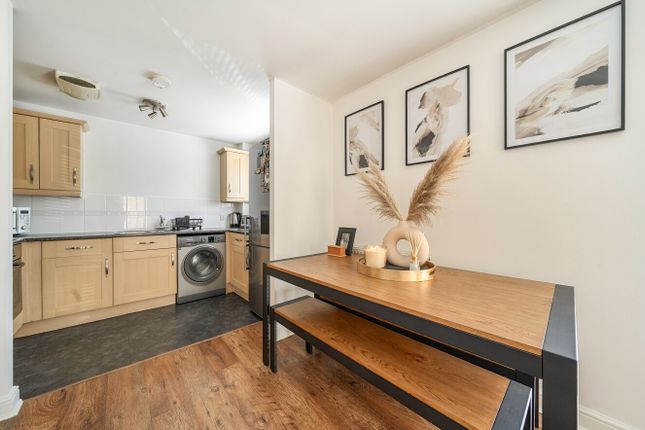 237, Esparto Way, Dartford photo 4