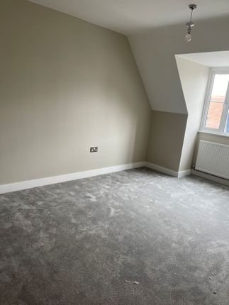 2-bed flat on Flat 5, 191/192, Moulsham Street, Chelmsford, £1,395/mo