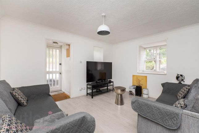 1, Windsor Gardens, Croydon photo 2