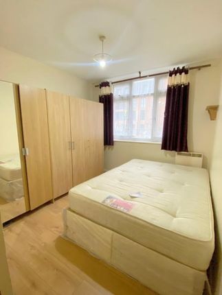 1 Gainsborough Lodge, Hindes Road, Middlesex photo 5