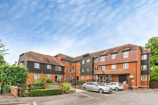1-bed flat on 17, Mill Stream Court, Abingdon, £25,000