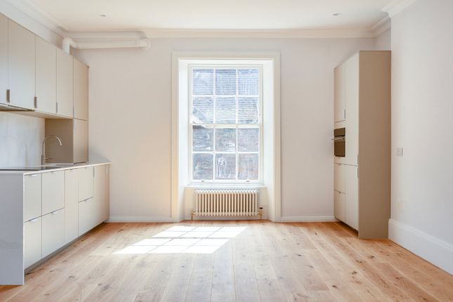 Flat 1,, Eastgate House, Winchester photo 2