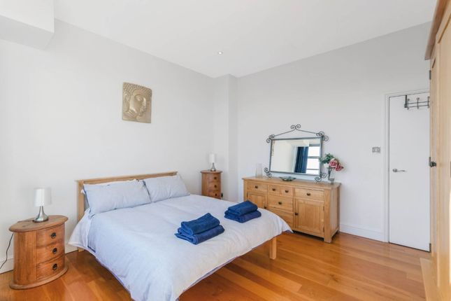 Flat 39a Canal Buildings, Shepherdess Walk, London photo 4