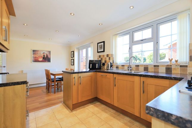 20, Dunster Grove, Staffordshire photo 4