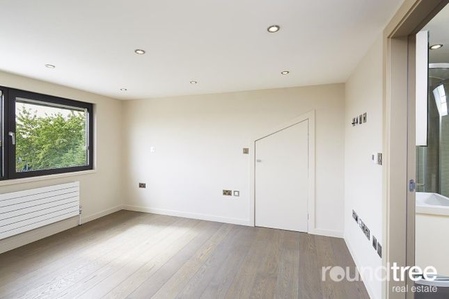 17, Highview Avenue, Edgware photo 3