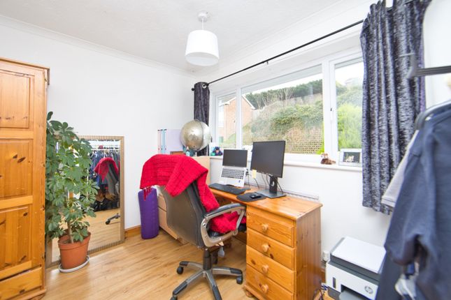 10, Highland Close, Kent photo 4