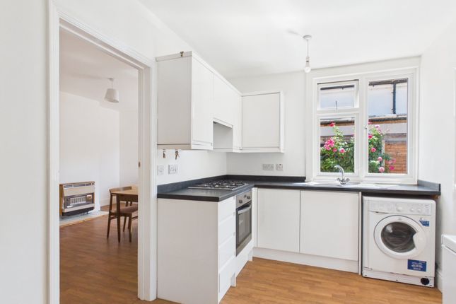 10, St. Pauls Road, Surrey photo 4