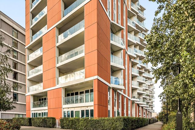 Royal Crest Avenue, London photo 4