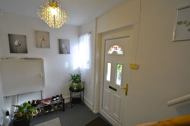 27, Hazel Avenue, Doncaster photo 4