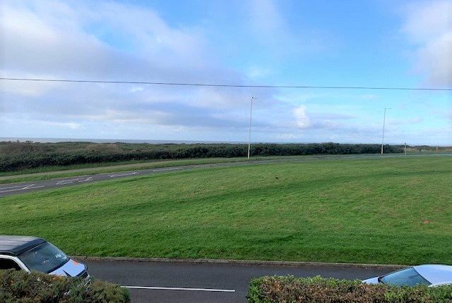 Flat to rent in Ocean View, 38 West Drive, Porthcawl
