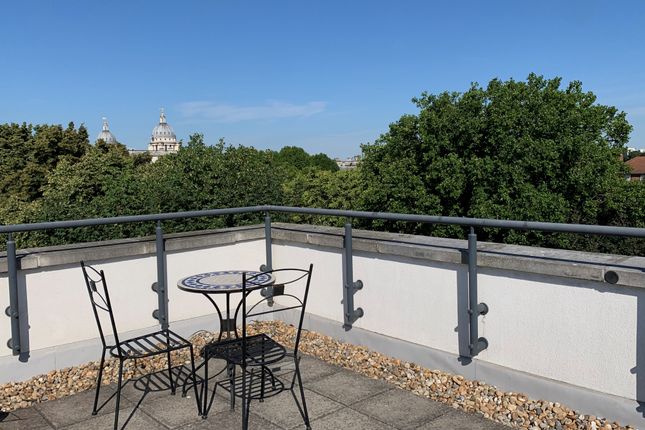 Flat to rent in Trafalgar Grove, London