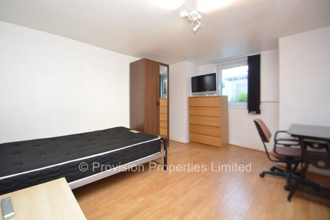 Terraced house to rent in Richmond Avenue, Hyde Park, Leeds