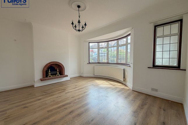 23, Broadfields Avenue, London photo 5