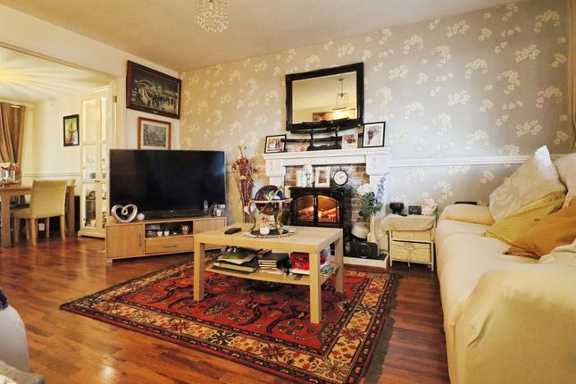 39, Churchfields, Barry photo 2