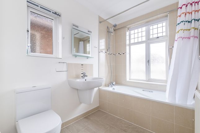 Room 4, 5, Taunton Avenue, Hounslow photo 3