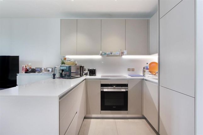 47 Brook Avenue, Wembley, Greater London photo 3