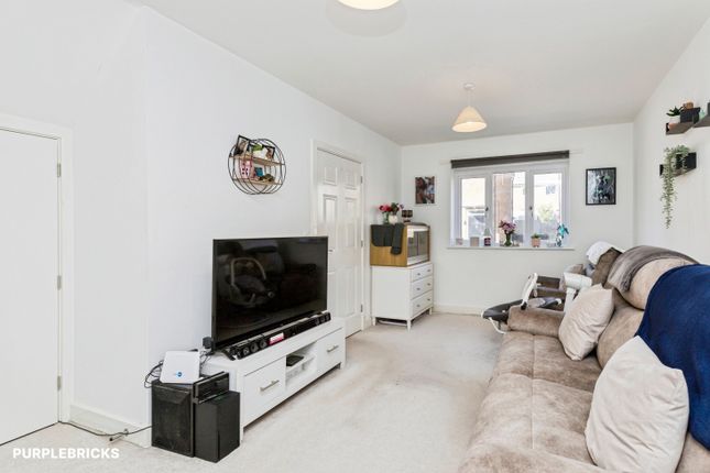 8, Payne Way, Crawley photo 4