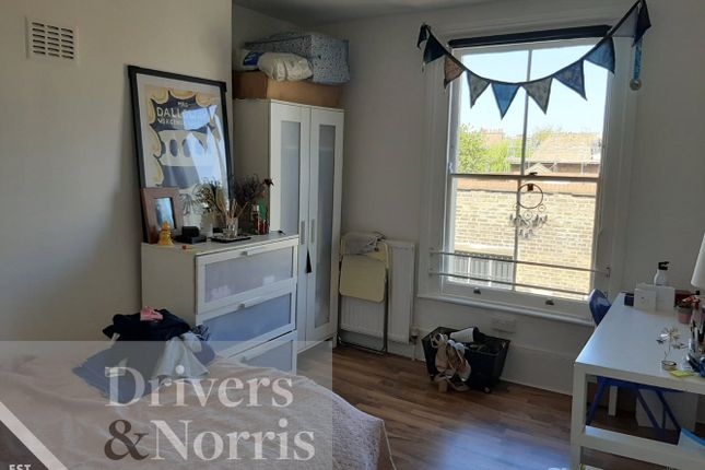 Top Floor Flat, 166, Camden Street, London photo 2