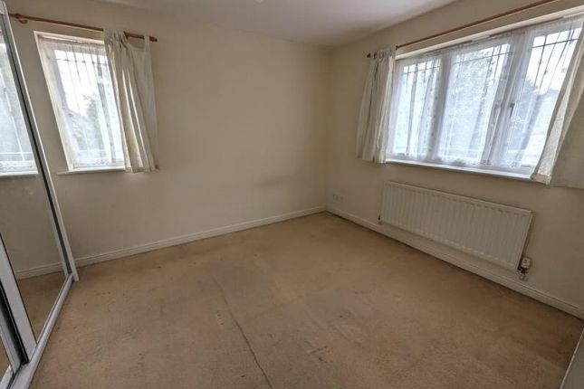 18, Brushfield Way, Woking photo 5