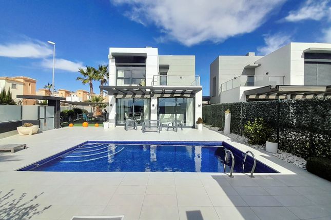 Thumbnail Villa for sale in Guardamar Del Segura, Alicante, Spain