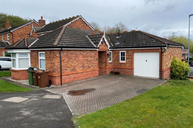 Detached bungalow to rent in The Hawthorns, Outwood, Wakefield