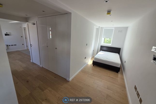 Swan Way, Enfield photo 4